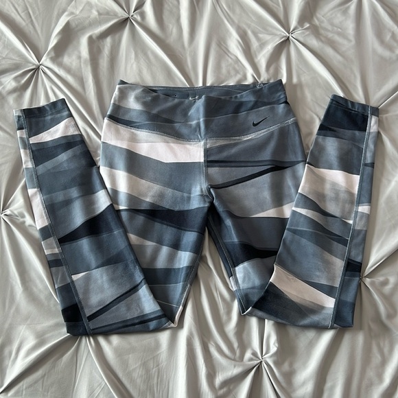 Nike Dri-Fit Leggings Women’s Size Large - Picture 1 of 3